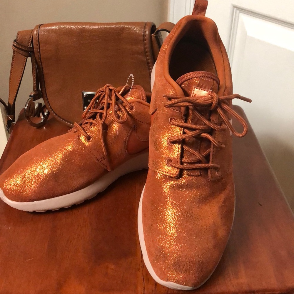 NWOT-Women’s Nike  Sneakers